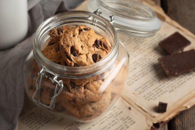 close-up-chocolate-cookies_400x267